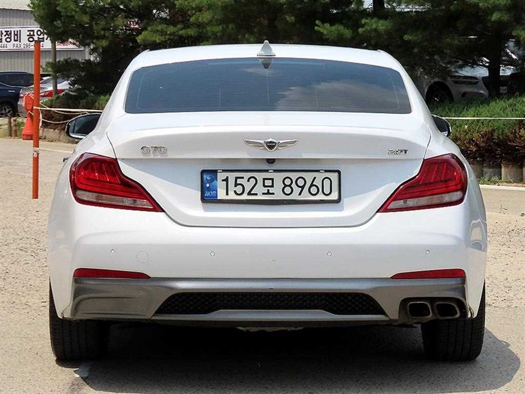 Genesis G70 - Vista 4