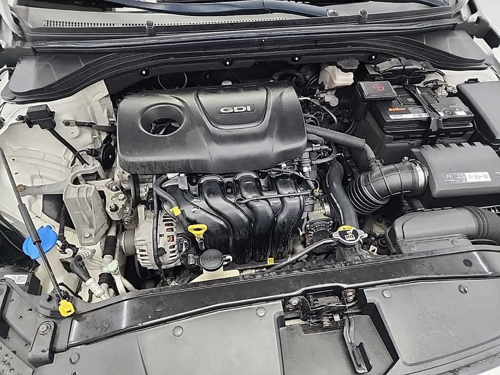 HYUNDAI Avante - Vista 5