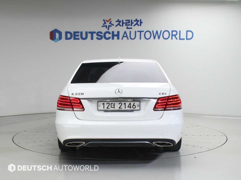 Mercedes Benz E class - Vista 4