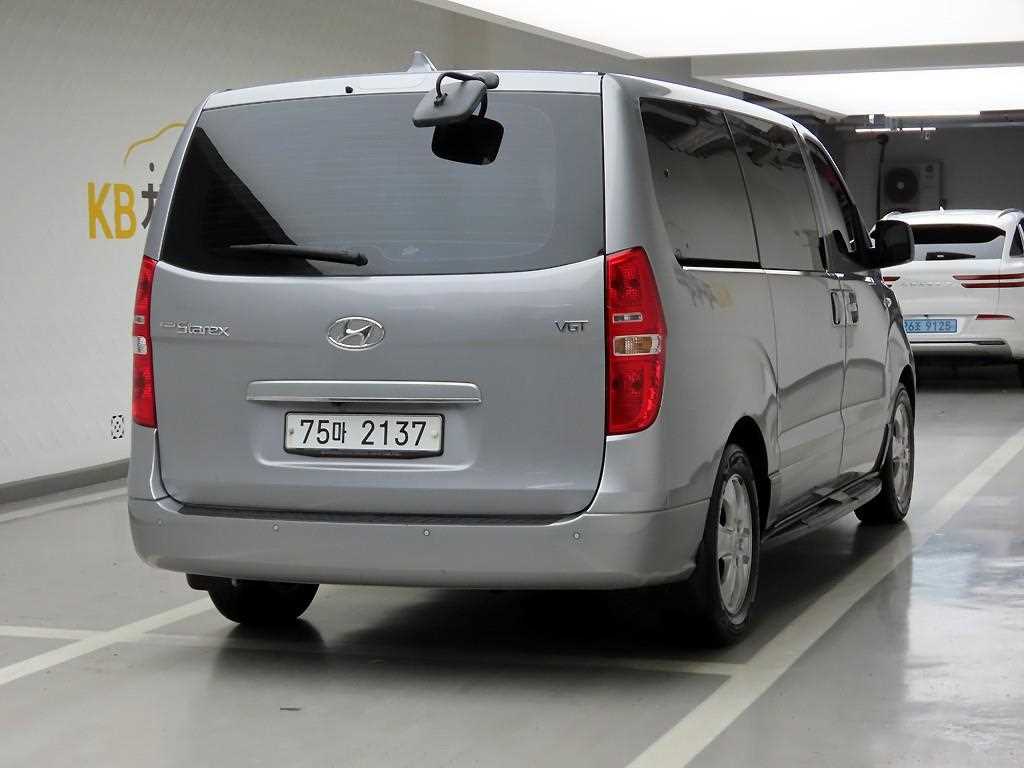 HYUNDAI Starex - Vista 4