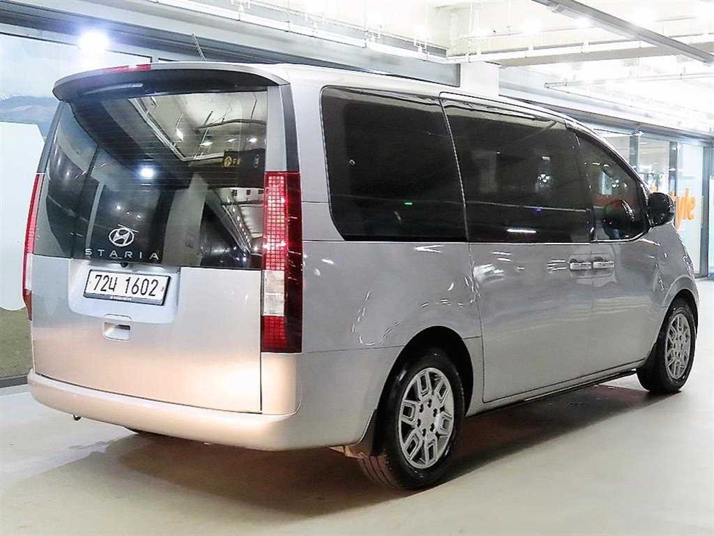 HYUNDAI Staria - Vista 4
