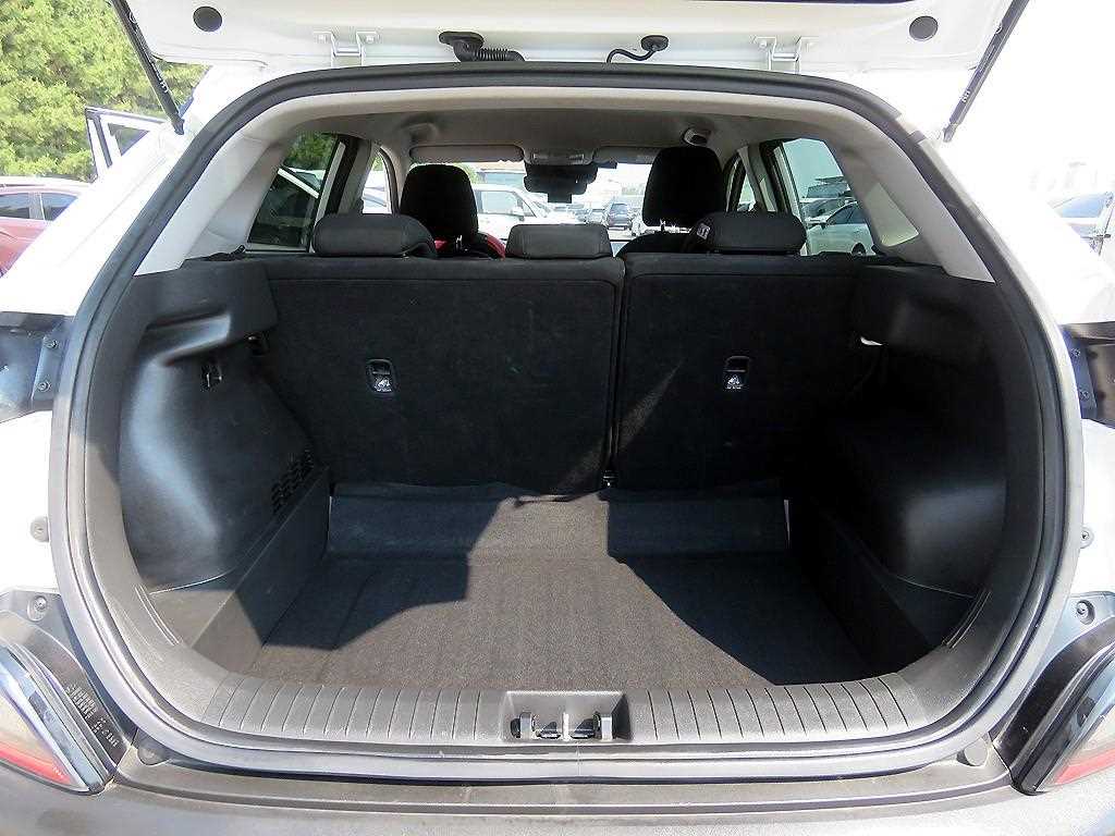 HYUNDAI Kona - Vista 5