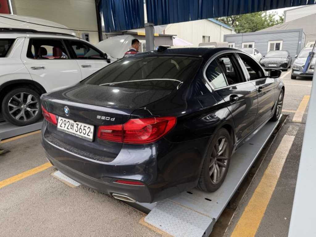 BMW 5 Series - Vista 4