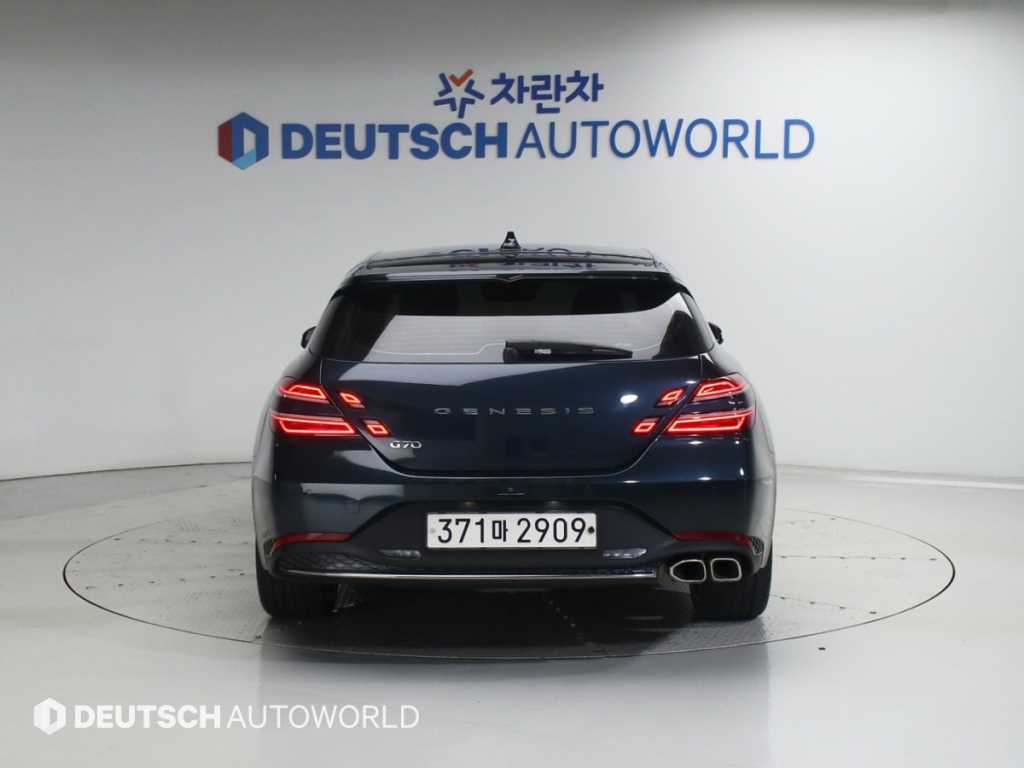Genesis G70 - Vista 4