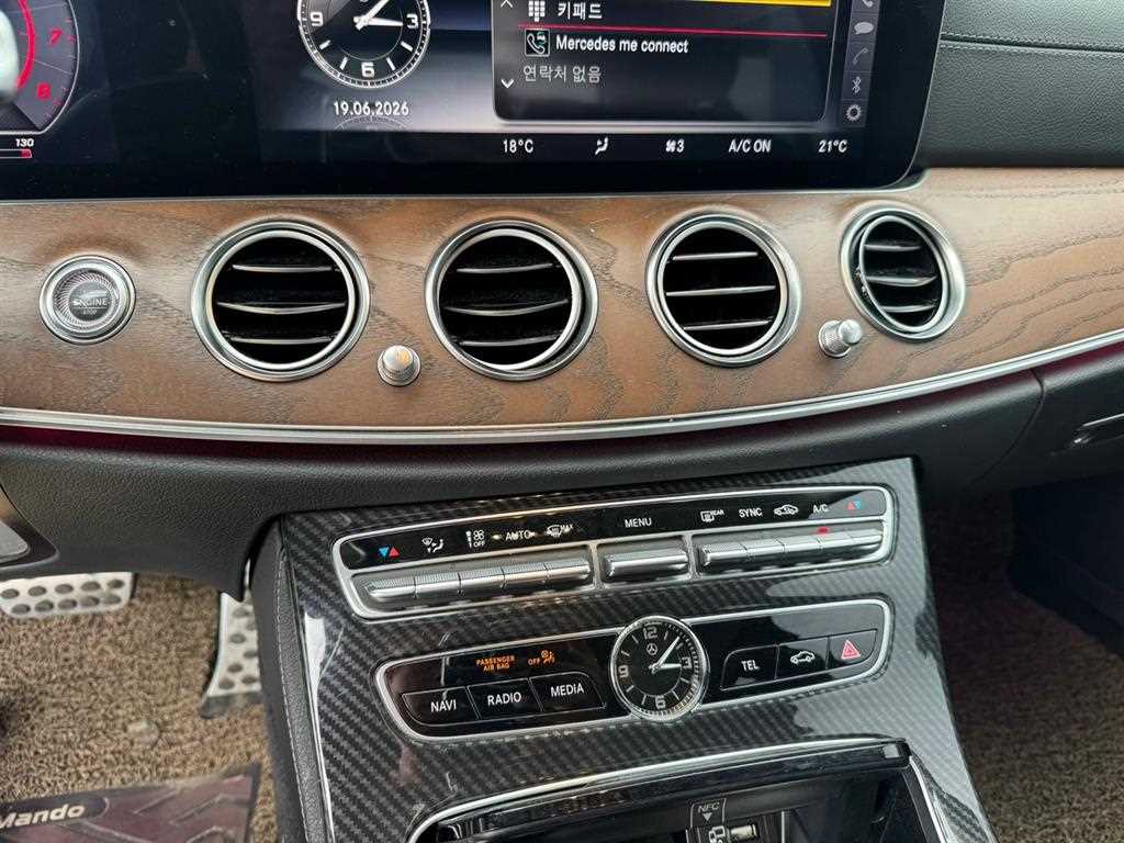 Mercedes Benz E class - Vista 4