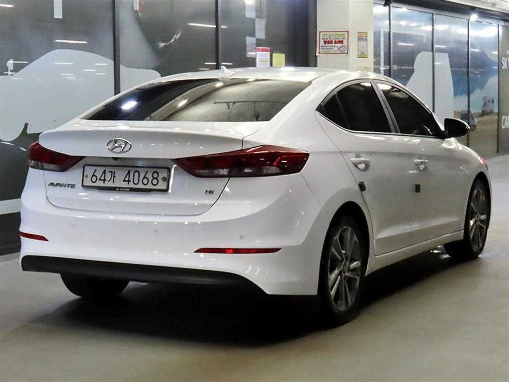 HYUNDAI Avante - Vista 4
