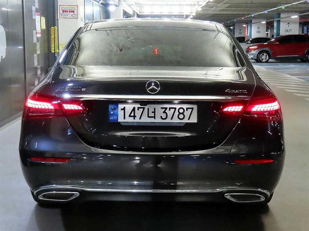 Mercedes Benz E class - Vista 5