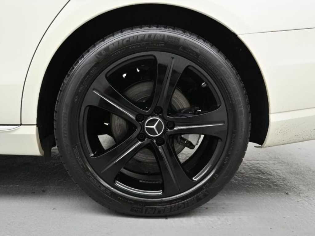 Mercedes Benz E class - Vista 5