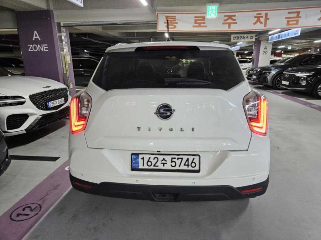 Ssangyong Tivoli - Vista 5