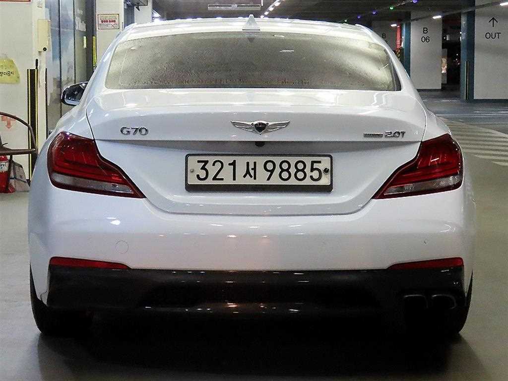 Genesis G70 - Vista 5