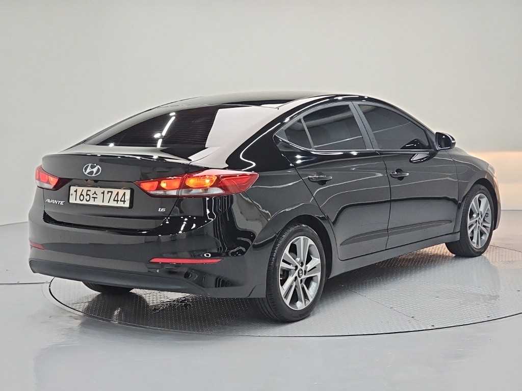 HYUNDAI Avante - Vista 4