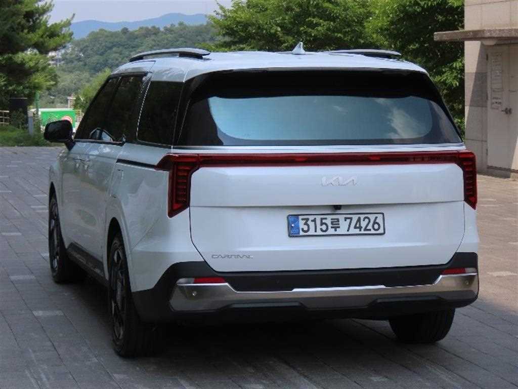 KIA Carnival - Vista 4