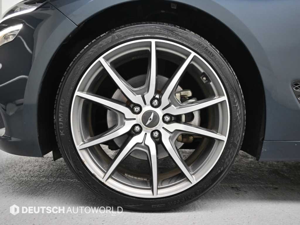 Genesis G70 - Vista 5