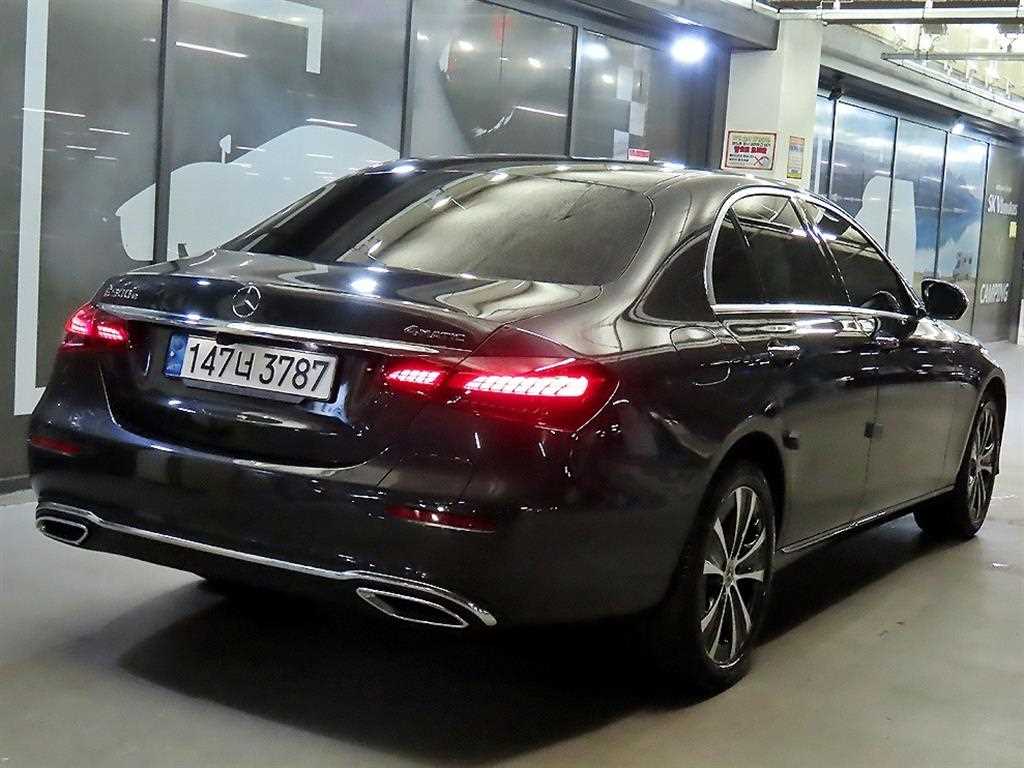 Mercedes Benz E class - Vista 4