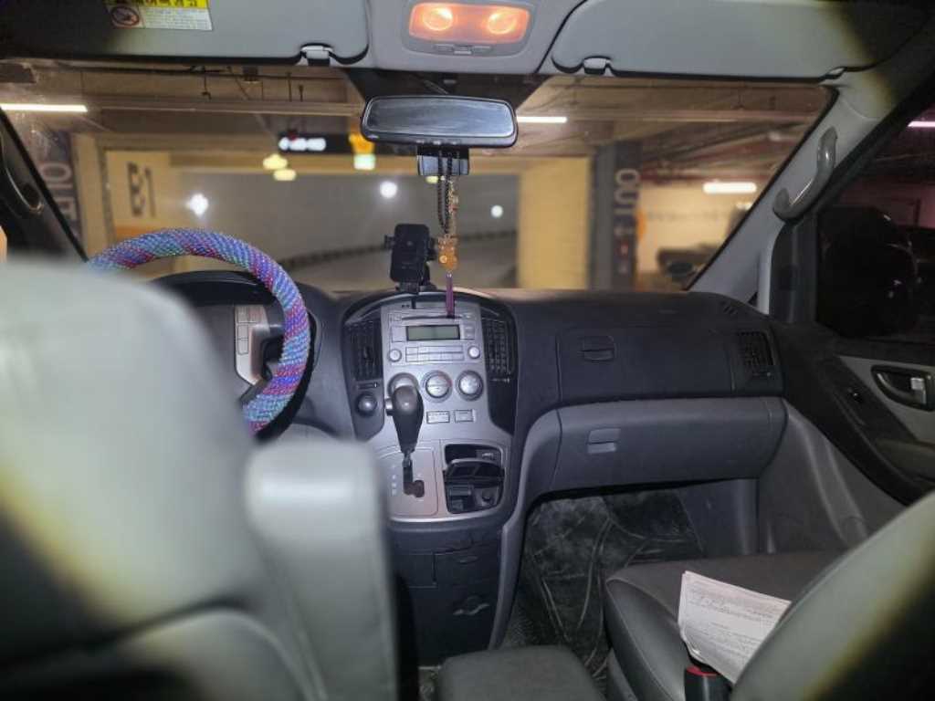 HYUNDAI Starex - Vista 4