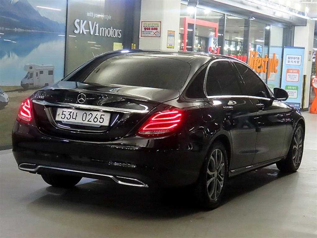 Mercedes Benz C Class - Vista 4