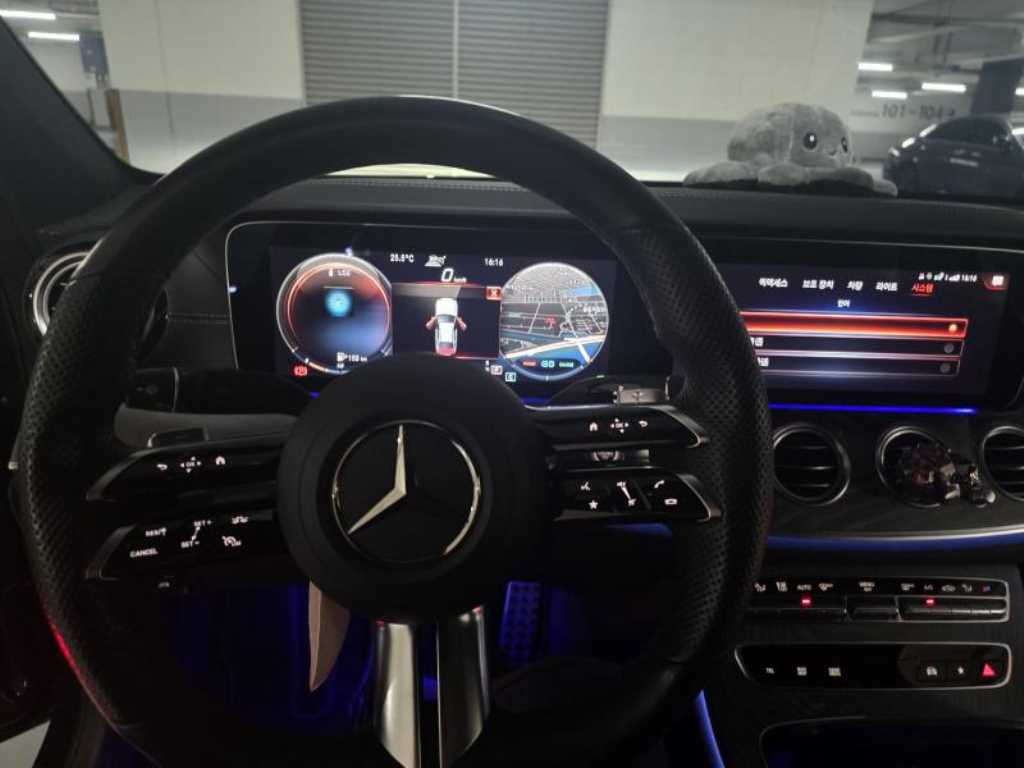 Mercedes Benz E class - Vista 5