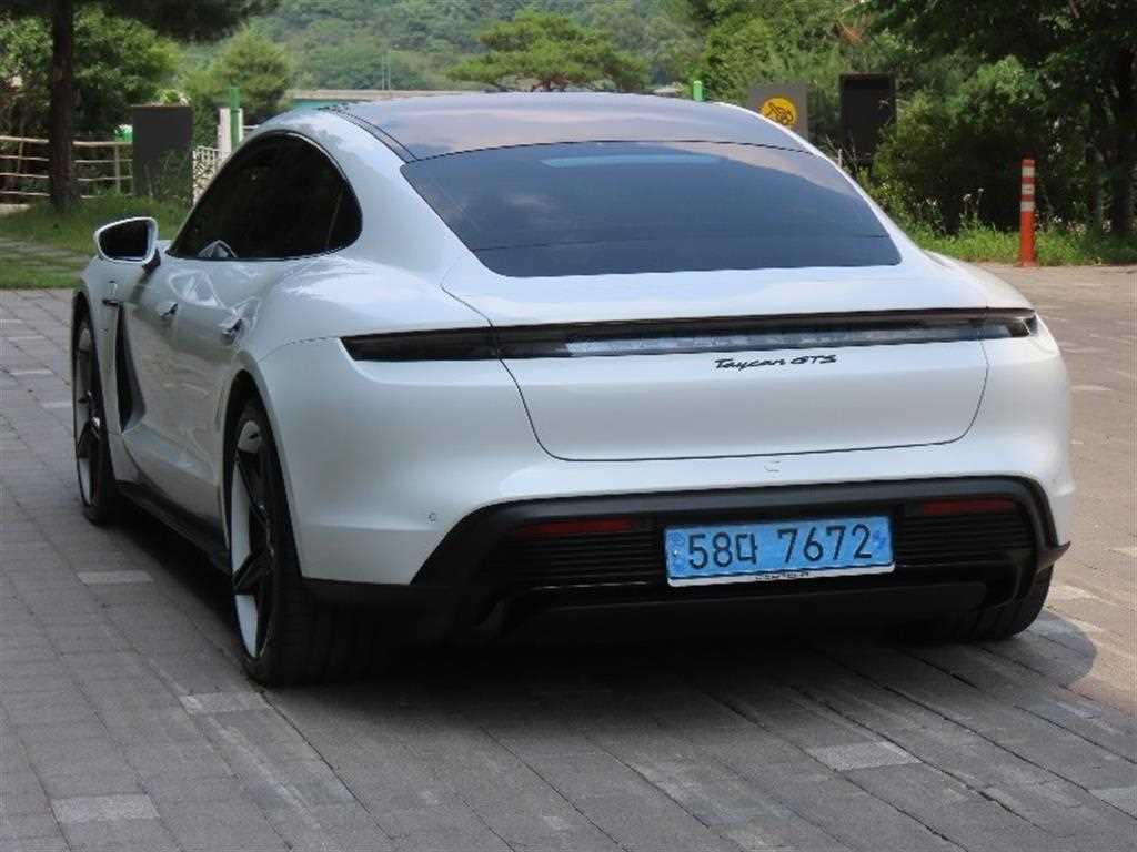 Porsche Taycan - Vista 4