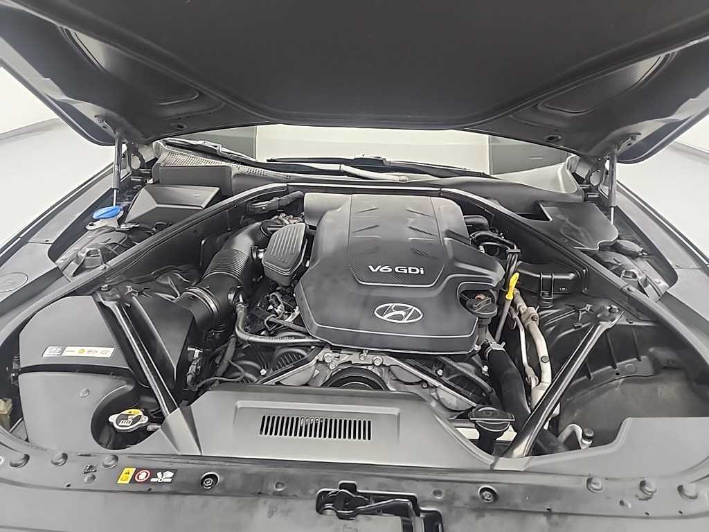 HYUNDAI Genesis - Vista 5