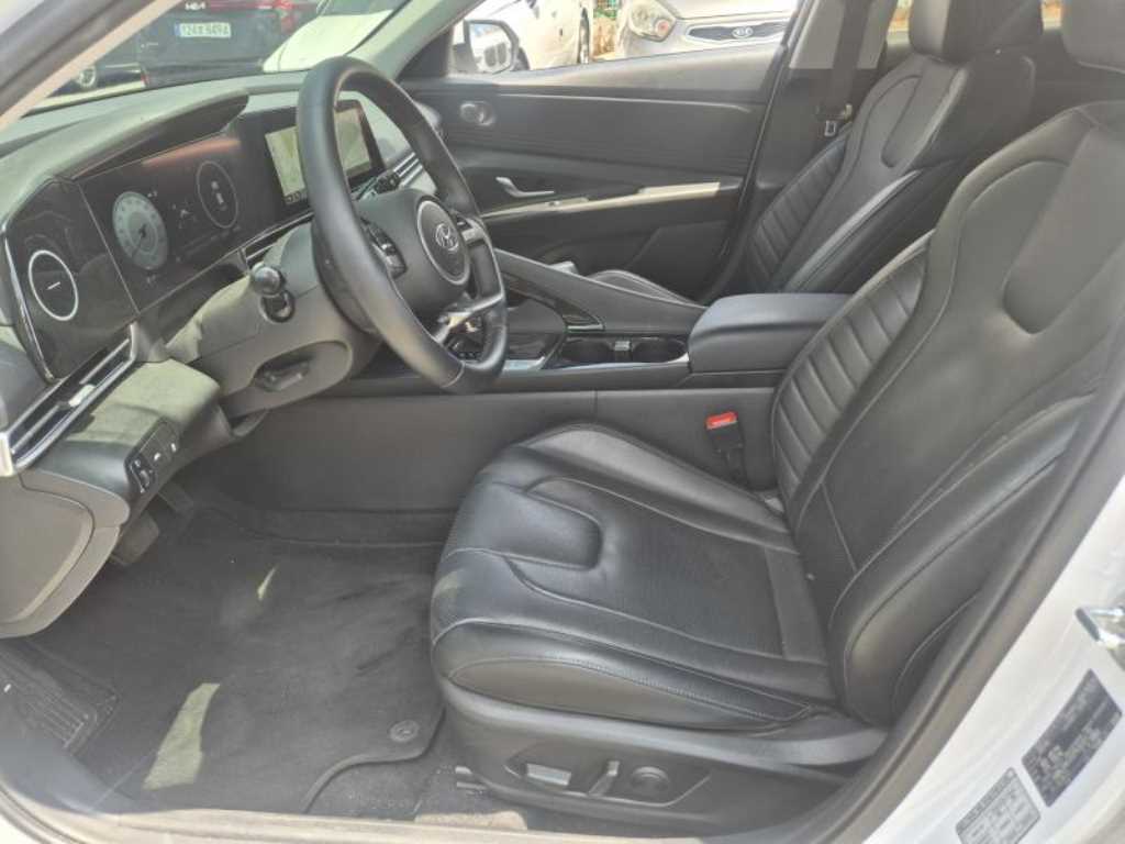 HYUNDAI Avante - Vista 5