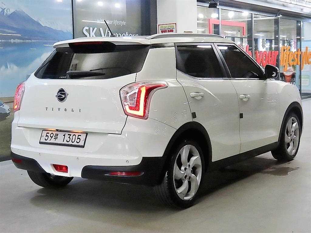 Ssangyong Tivoli - Vista 4
