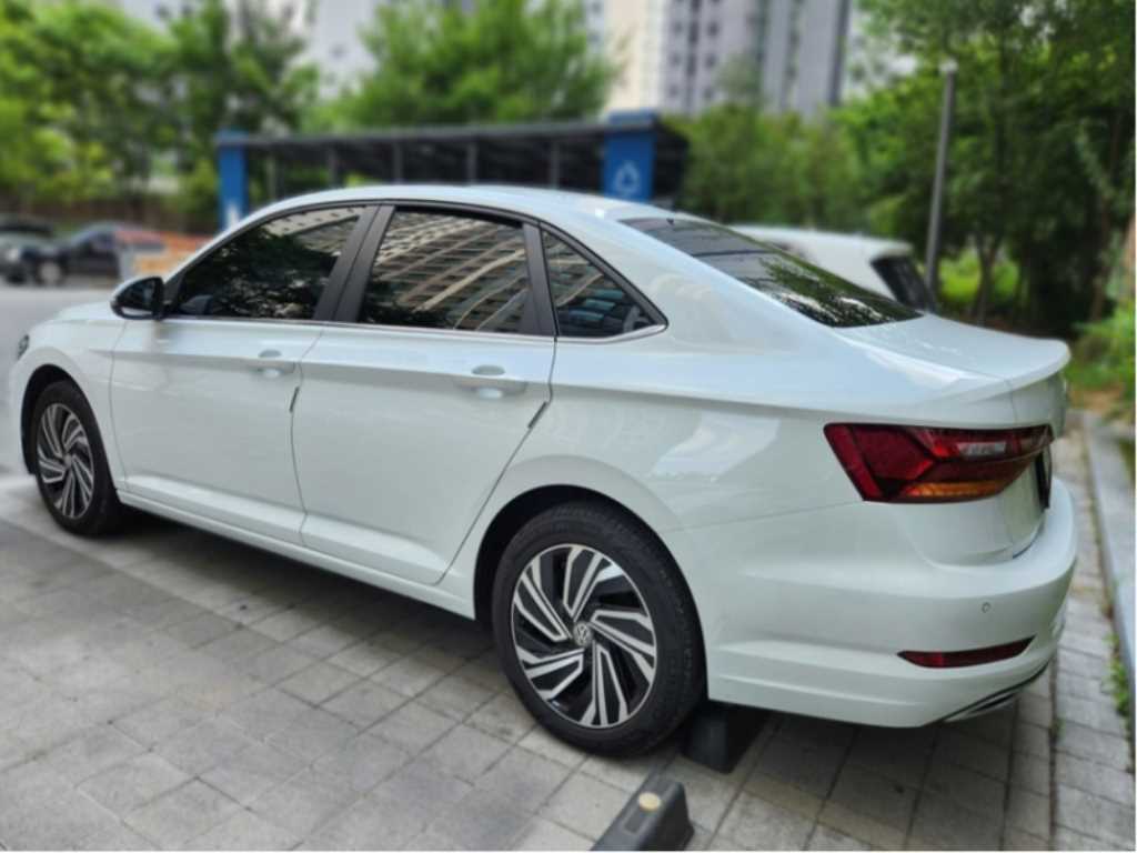 Volkswagen Jetta - Vista 5