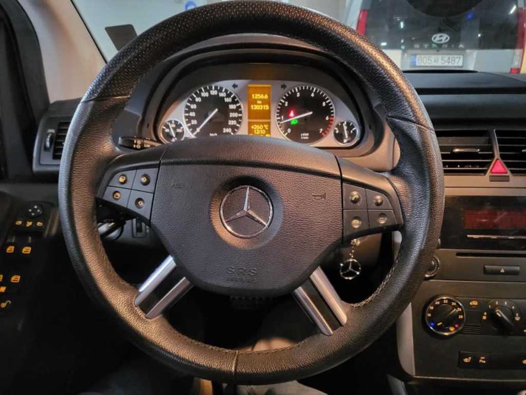 Mercedes Benz B Class (MY B) - Vista 5