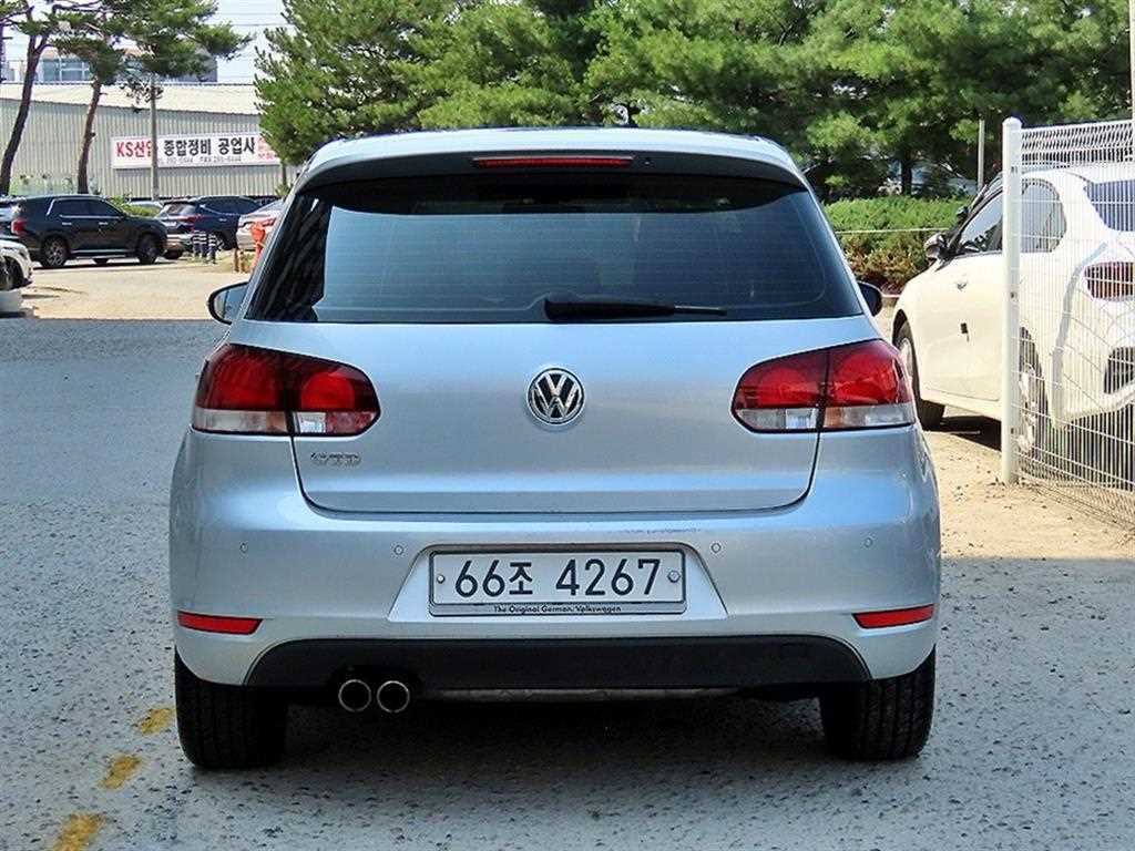 Volkswagen Golf - Vista 4