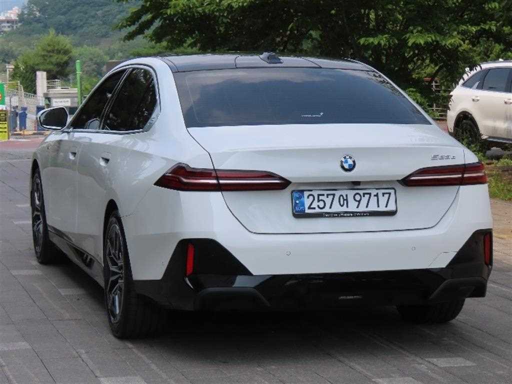 BMW 5 Series - Vista 4