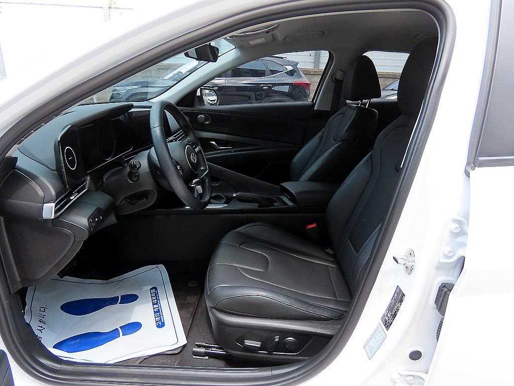 HYUNDAI Avante - Vista 5