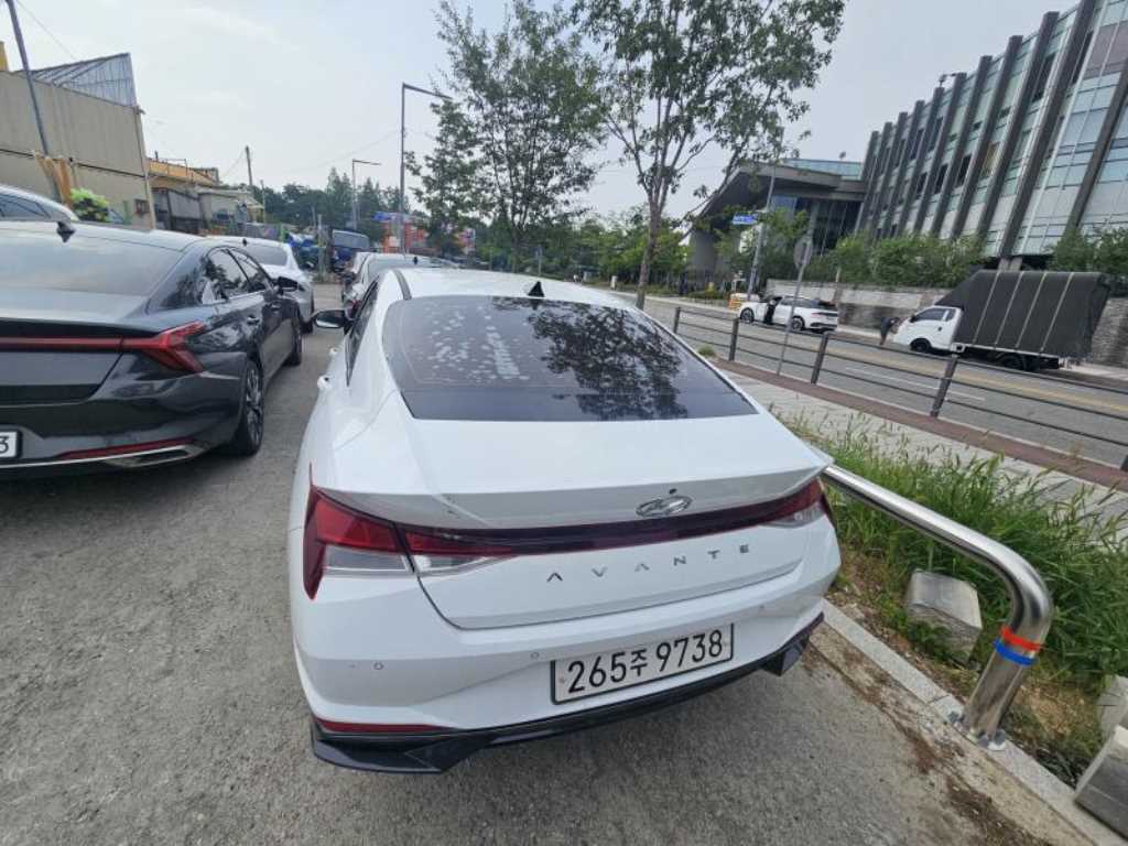 HYUNDAI Avante - Vista 5