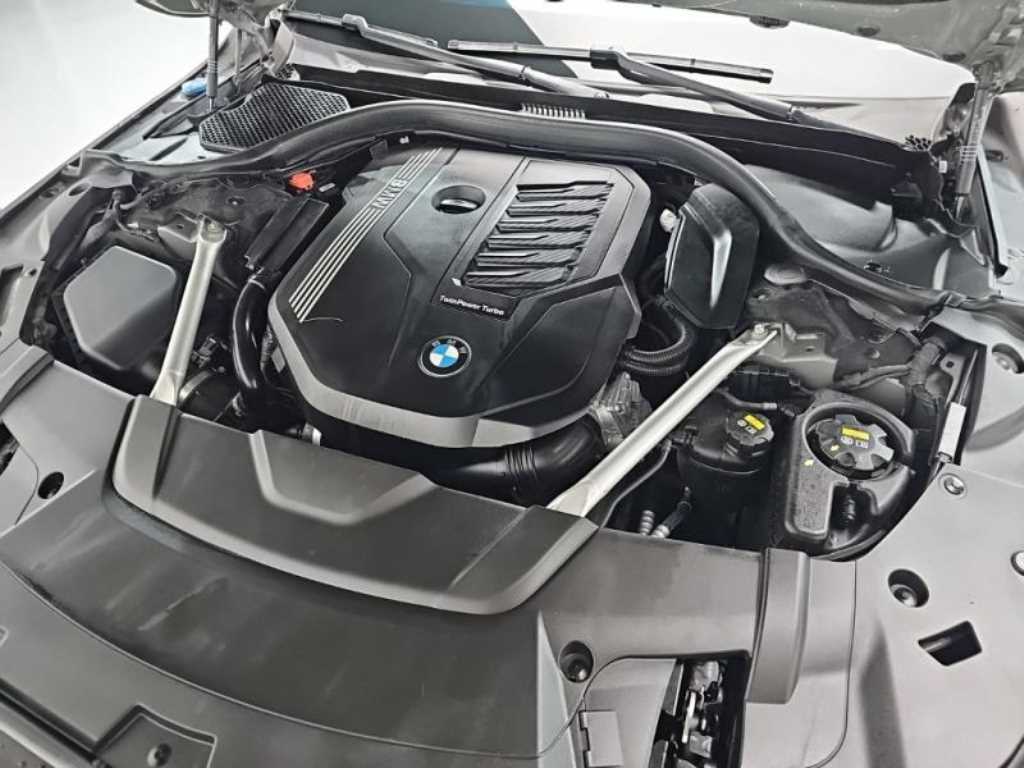 BMW 7 Series - Vista 5