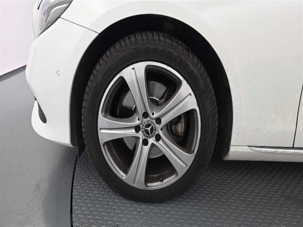 Mercedes Benz E class - Vista 5