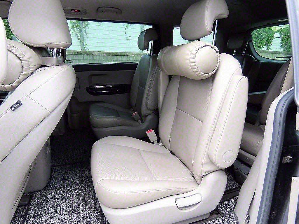 KIA Carnival - Vista 5