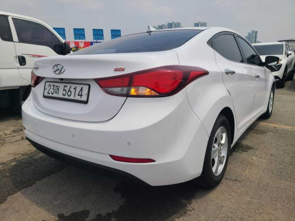 HYUNDAI Avante - Vista 4