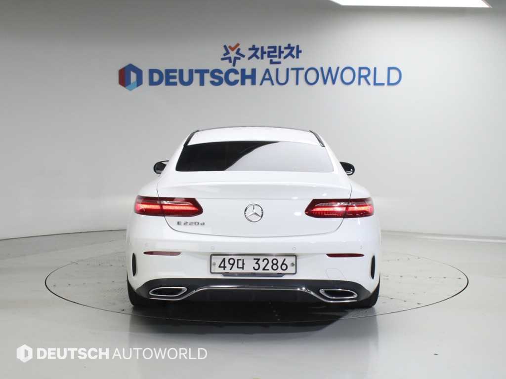 Mercedes Benz E class - Vista 4