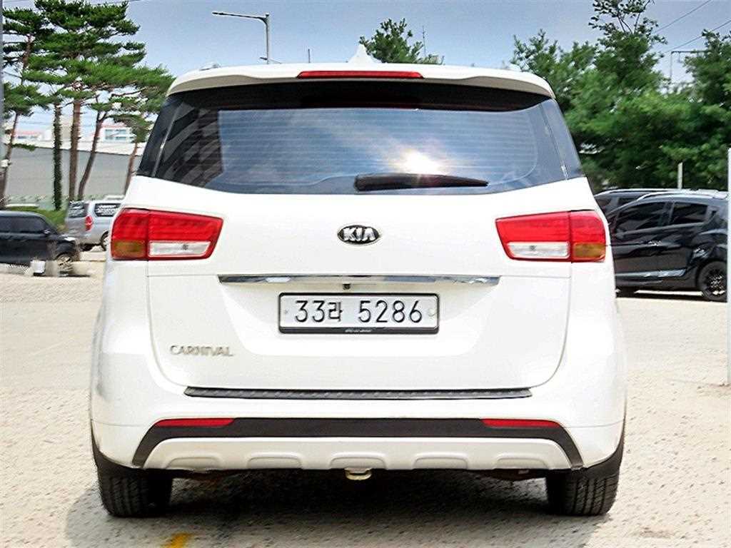 KIA Carnival - Vista 4