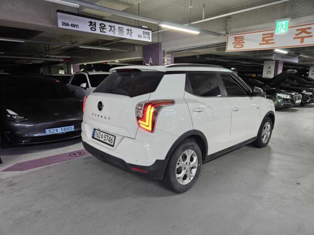 Ssangyong Tivoli - Vista 4