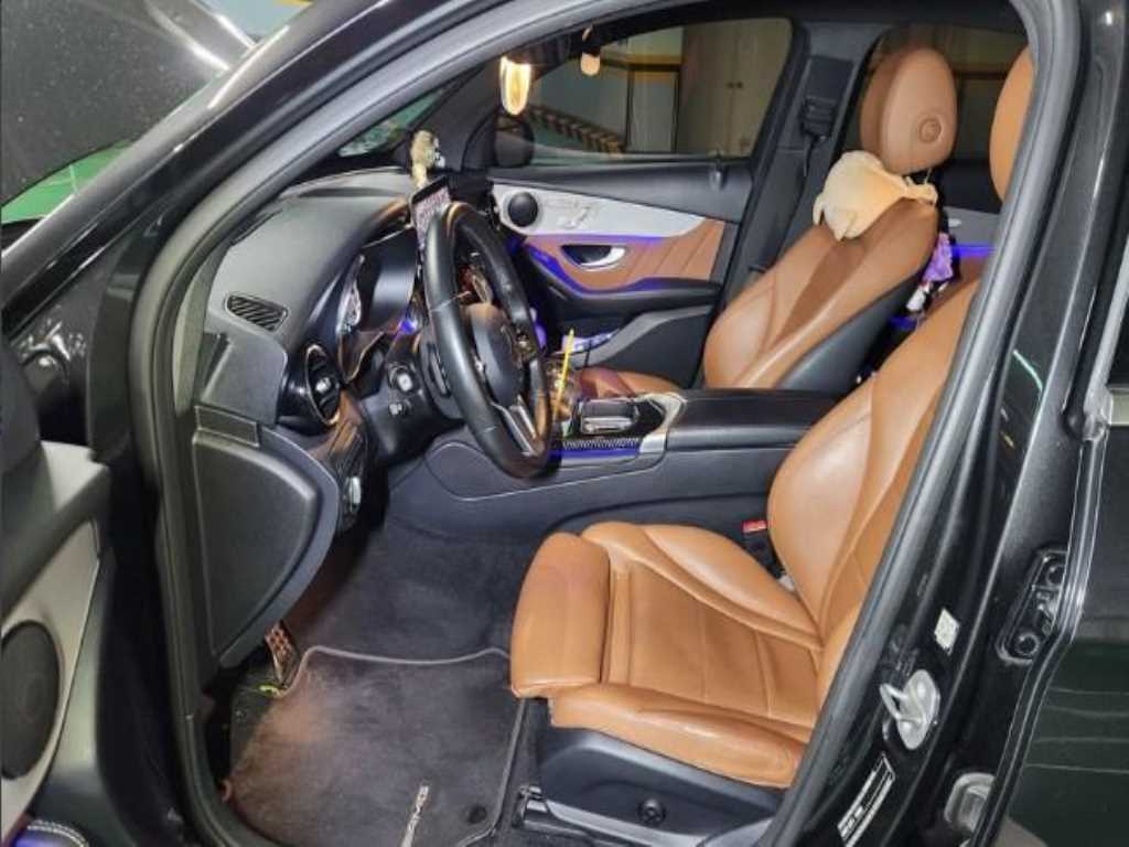 Mercedes Benz GLC Class - Vista 4