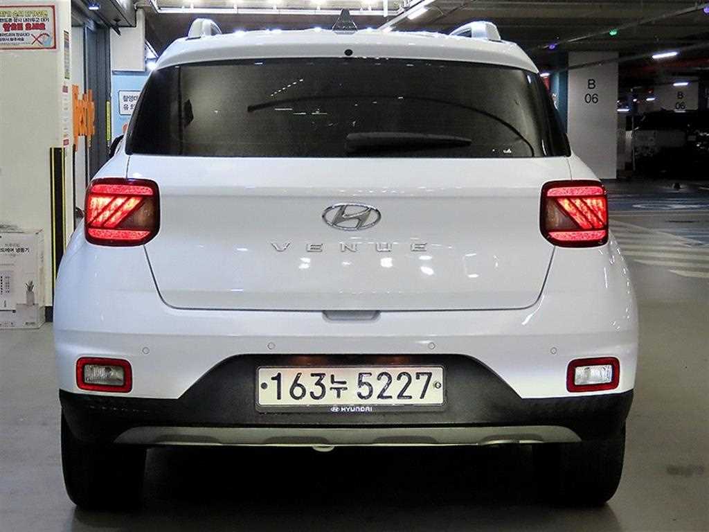 HYUNDAI Venue - Vista 5