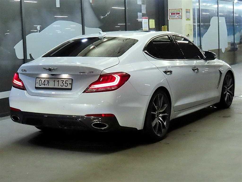 Genesis G70 - Vista 4