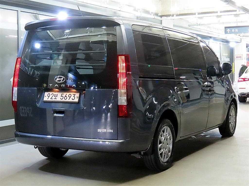 HYUNDAI Staria - Vista 4
