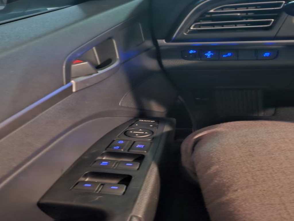 HYUNDAI Avante - Vista 4