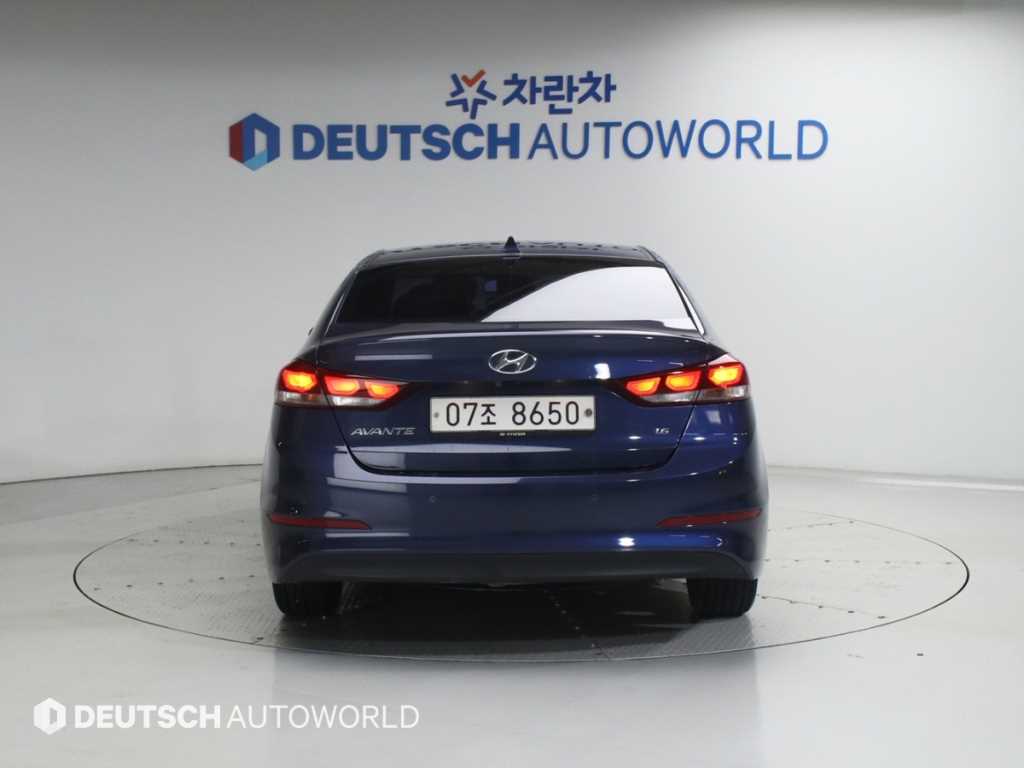 HYUNDAI Avante - Vista 4