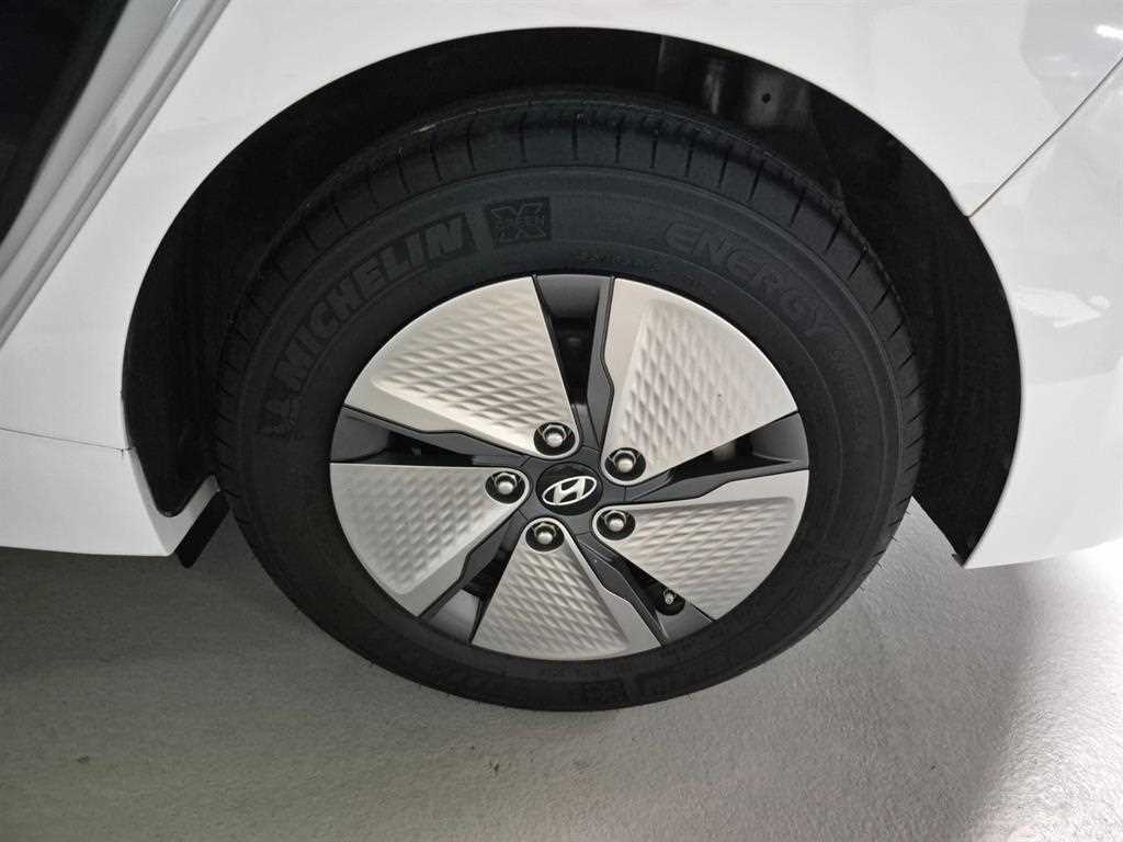 HYUNDAI Ioniq - Vista 5