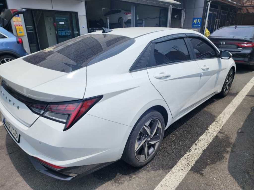 HYUNDAI Avante - Vista 4