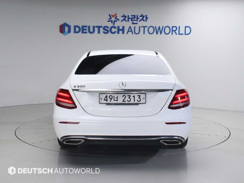 Mercedes Benz E class - Vista 4