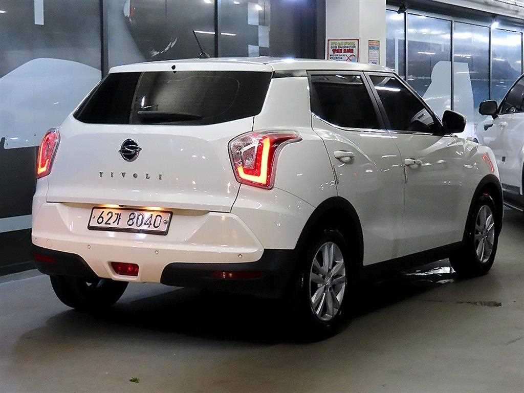 Ssangyong Tivoli - Vista 4