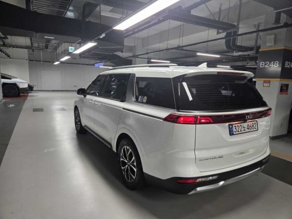KIA Carnival - Vista 5