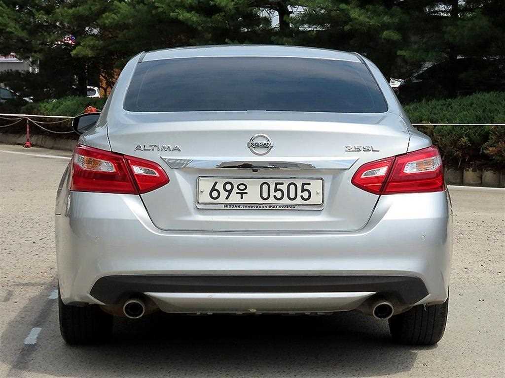 Nissan Altima - Vista 4